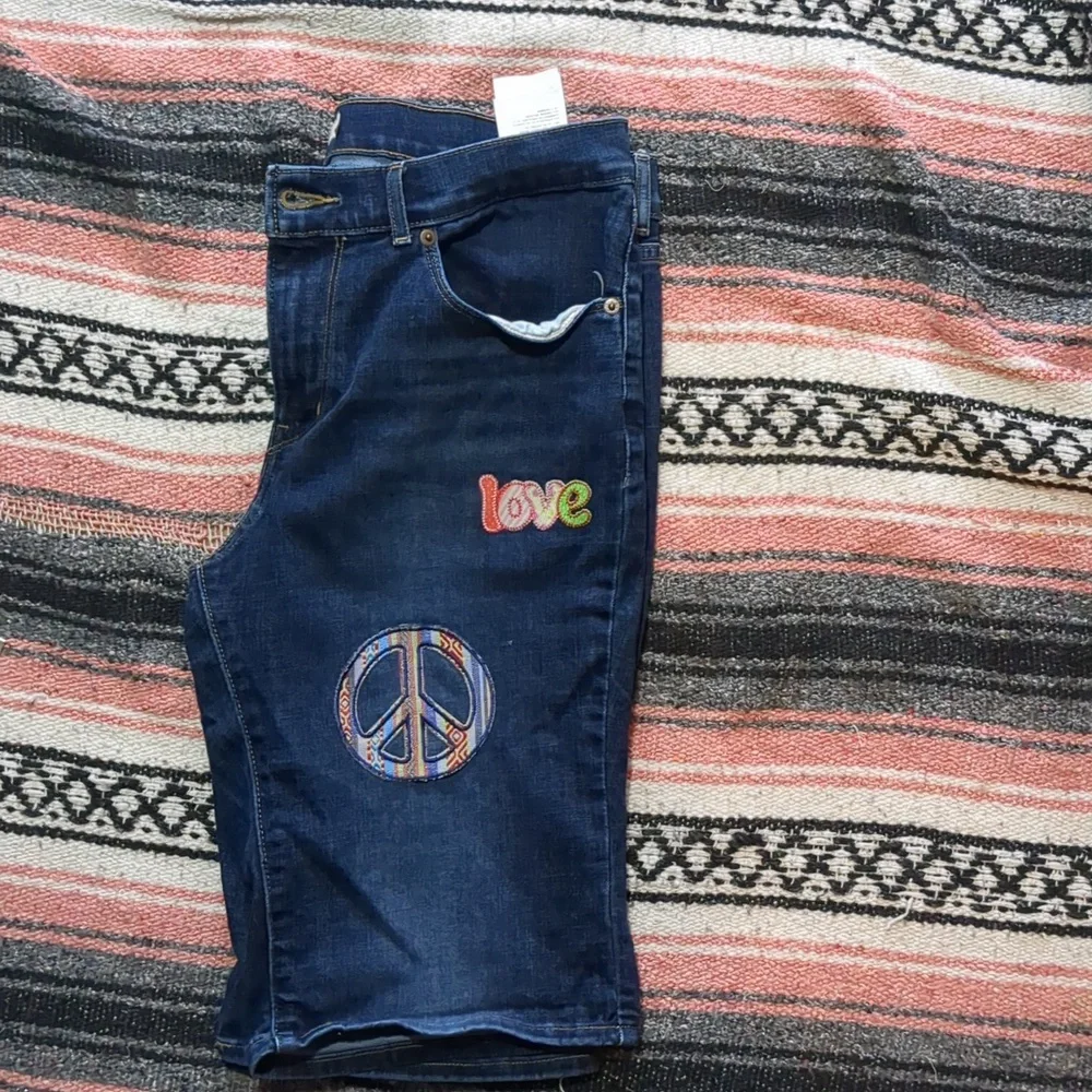 Levi's Denim Shorts with Patches - Picture 11 of 12